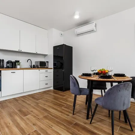 Sloneczne Pilice - Apartament W Centrum Z Garazem Blisko Plazy