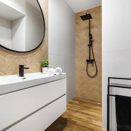 Sloneczne Pilice - Apartament W Centrum Z Garazem Blisko Plazy アパート