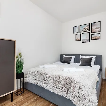 Sloneczne Pilice - Apartament W Centrum Z Garazem Blisko Plazy アパート *